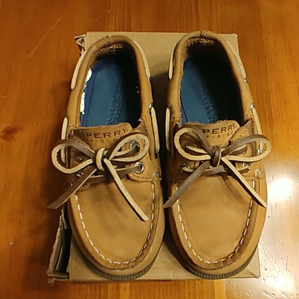 Boys Sperry Slip Ons Sahara Size 8M